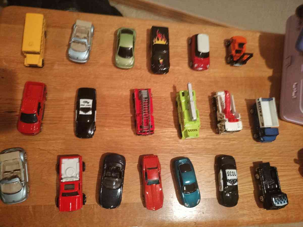 Hotwheels Cars and Trucks - Amarillo, Texas - FleaMarketBay