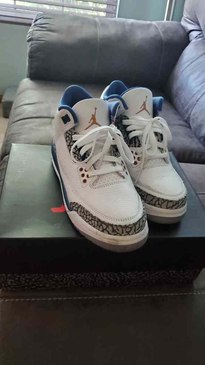 Kids Jordans size 5 JOLIET  PICKUP - Joliet, Illinois - FleaMarketBay