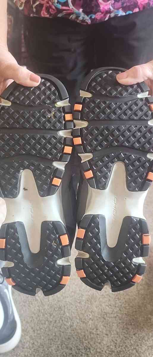 mens Sketchers outdoor sportswear tennis shoes - Columbus, Wisconsin - FleaMarketBay