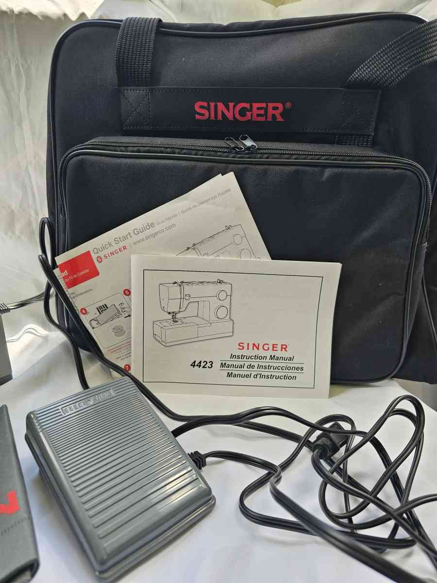 Swinger 4423 Heavy Duty Sewing Machine - Fawn Grove, Pennsylvania - FleaMarketBay