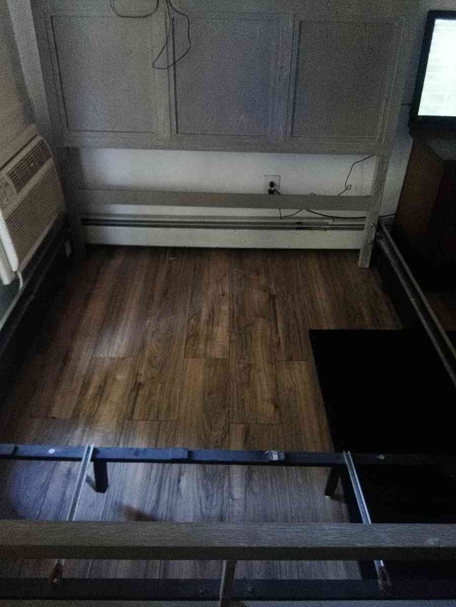 queen bed frame - Delaware City, Delaware