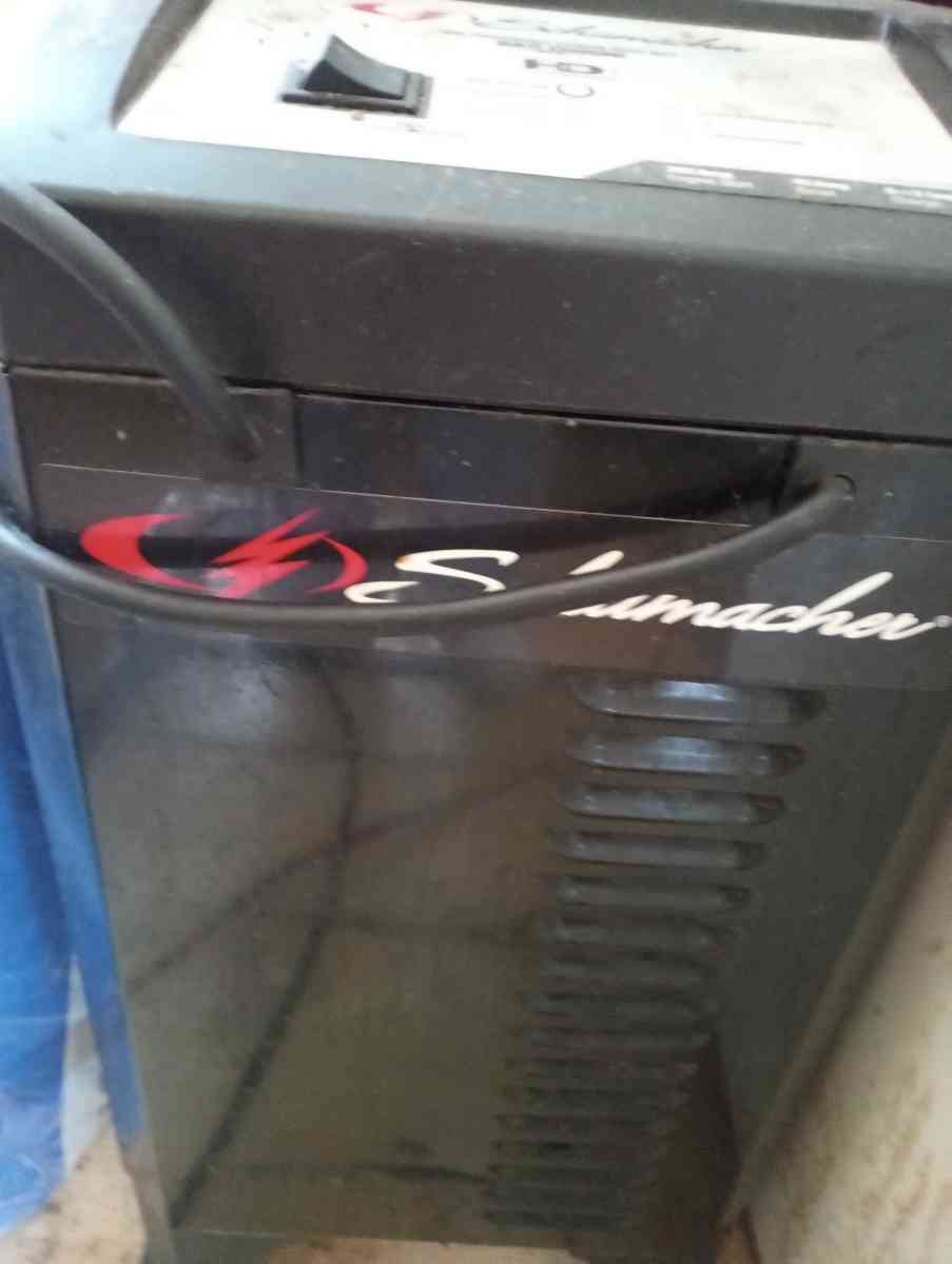 battery charger - Fort Pierce, Florida - FleaMarketBay