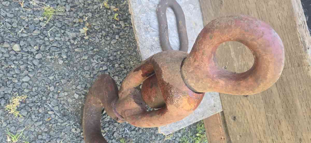 very heavy old vintage swivel hook - Tumwater, Washington - FleaMarketBay