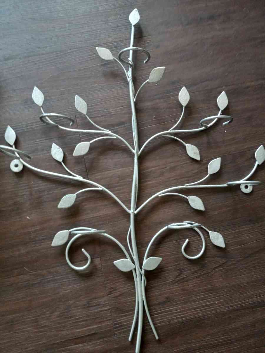 Wall tealight candle holder