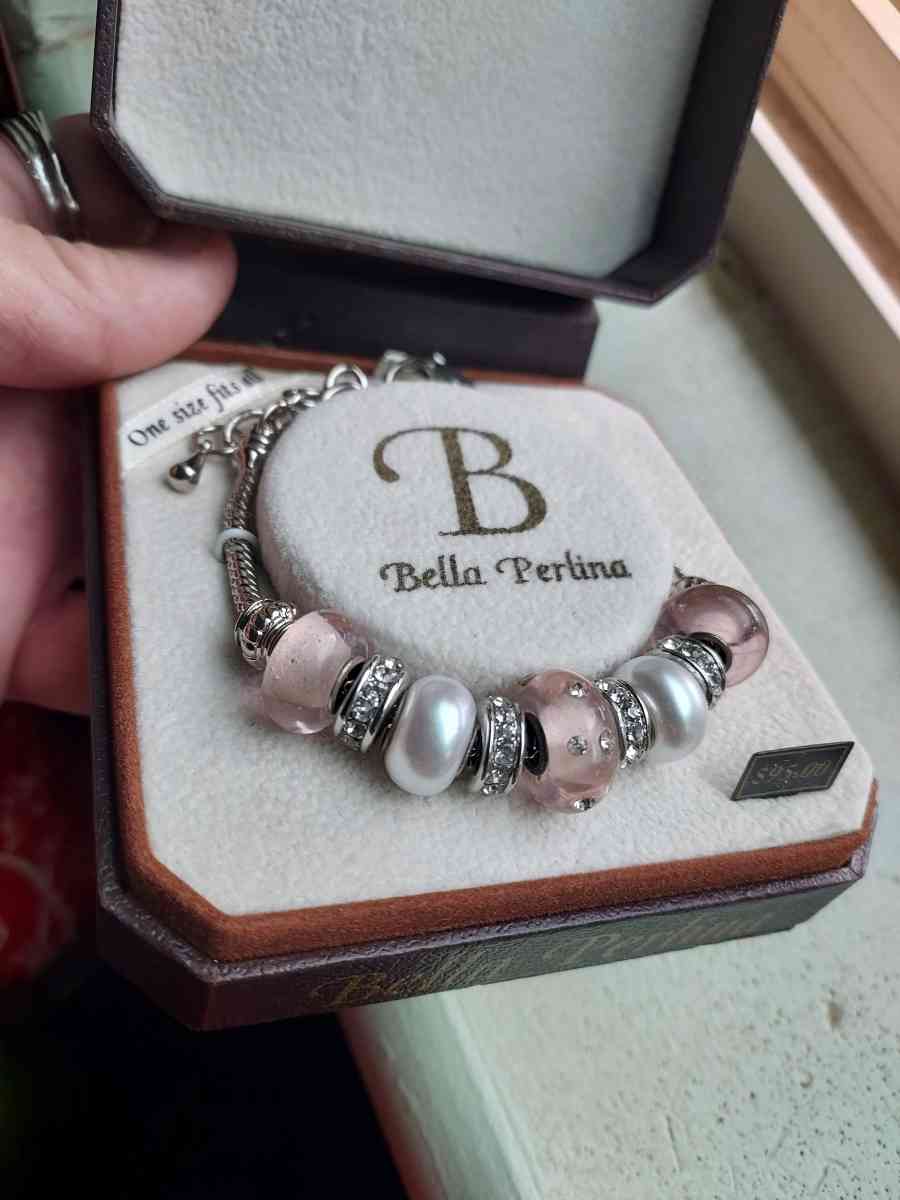 Bella perlina one size fits all c h arm bracelet - Albuquerque, New Mexico - FleaMarketBay