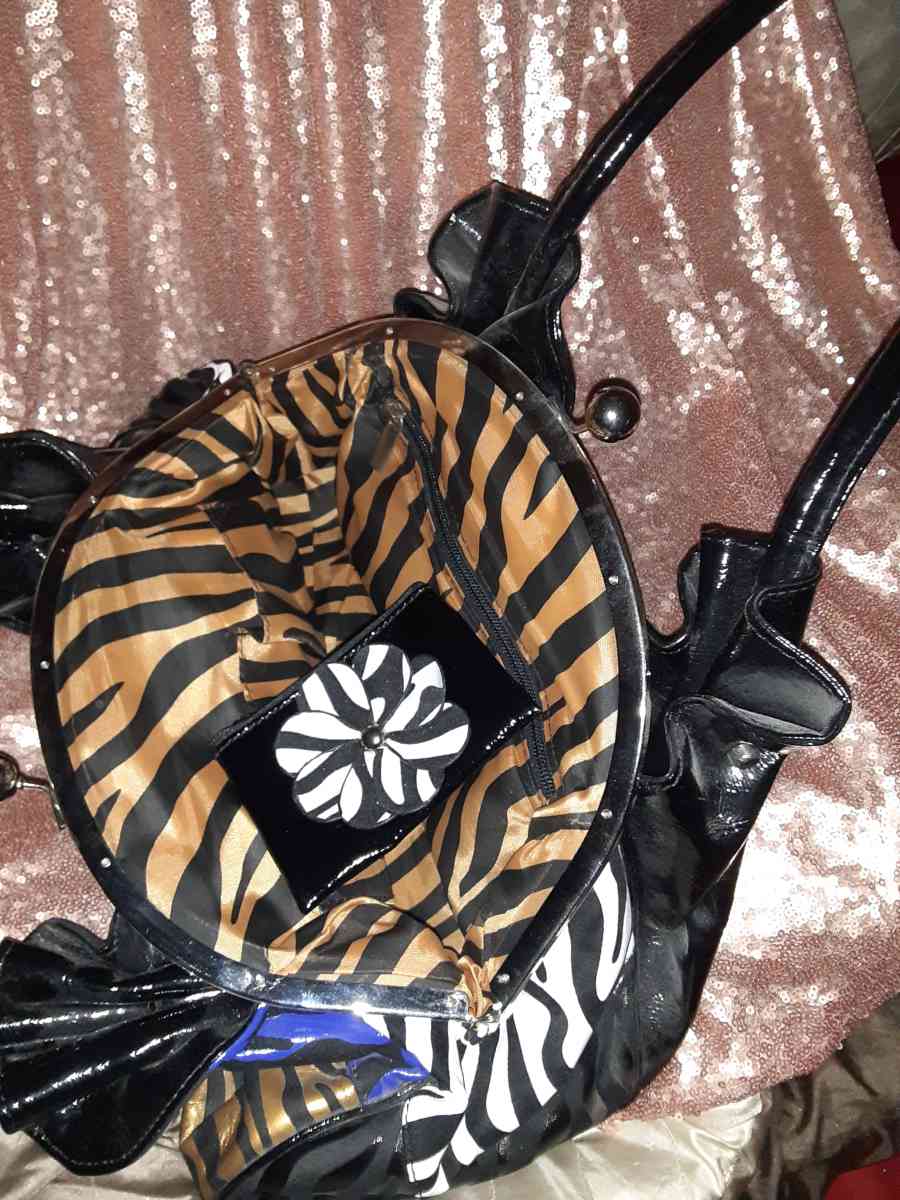 pink zebra purse - Fredericksburg, Iowa - FleaMarketBay