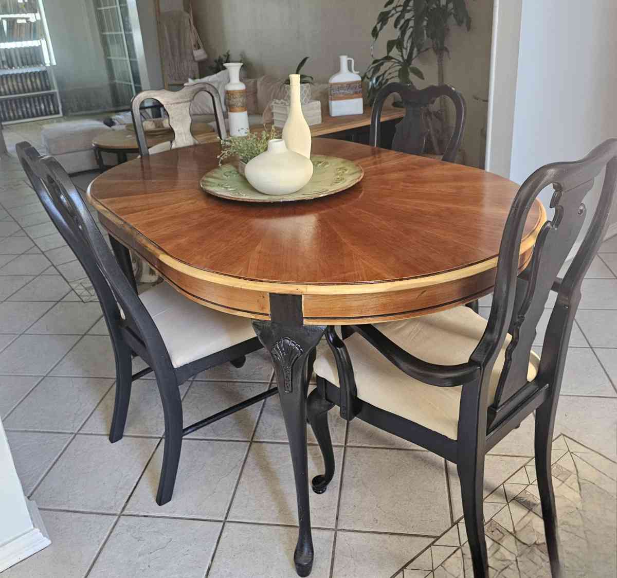 Dining Table and 4 Chairs - Clearwater, Florida - FleaMarketBay
