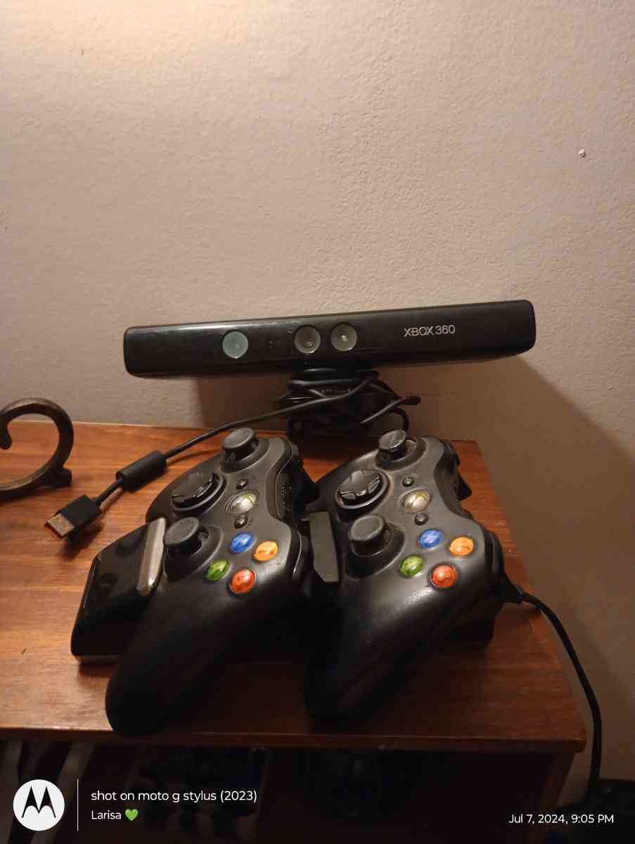 Xbox controllers - Fayette, Ohio - FleaMarketBay