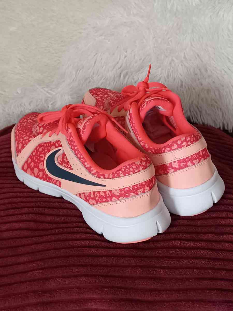 NIKE FLEX EXPERIENCE - Horn Lake, Mississippi - FleaMarketBay