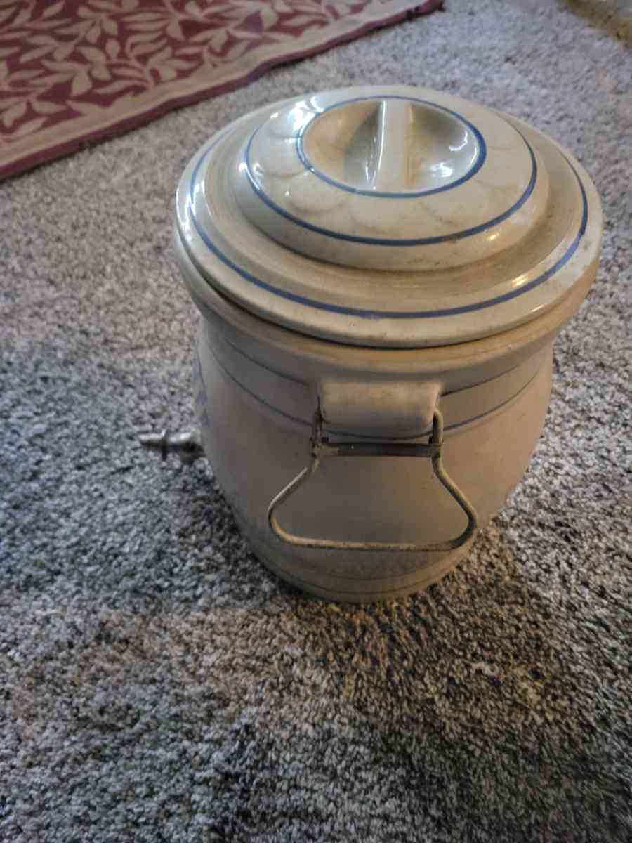 red wing 2 gallon water cooler with lid and spigot prestine - Glendale Heights, Illinois - FleaMarketBay