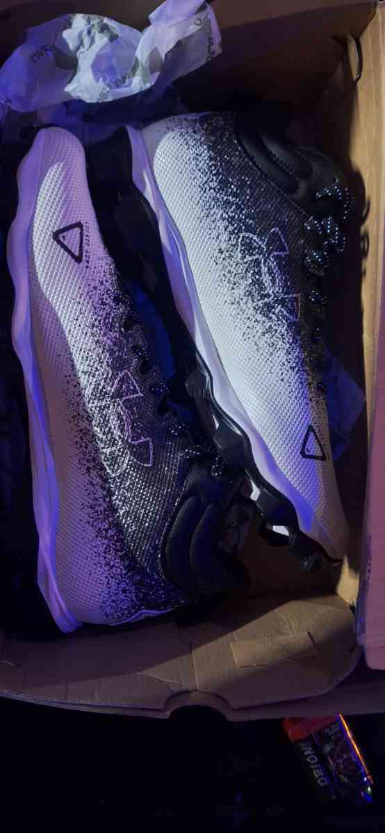 Under Armour Football Cleats Size 13 - Falkville, Alabama - FleaMarketBay