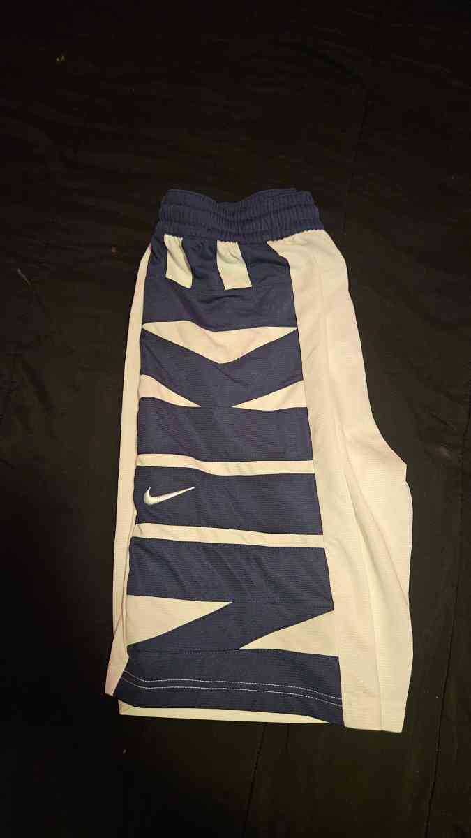 Large Nike Mens Shorts - Somerdale, New Jersey