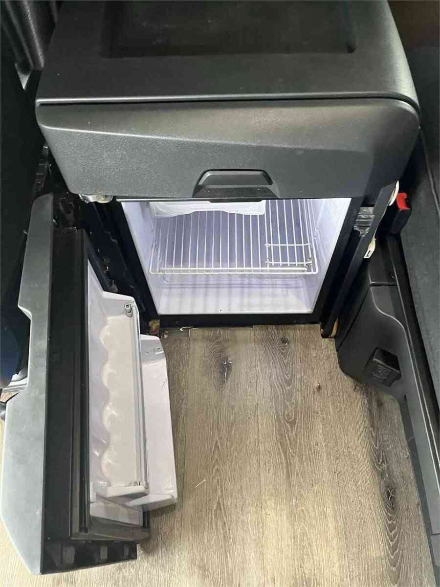 Neatly used 2017 Freightliner Cascadia Truck - Los Angeles, California - FleaMarketBay