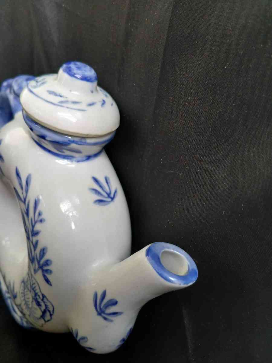 Chinese Vintage Porcelain Blue and White Dragon Handle Donut - Kingston, Pennsylvania - FleaMarketBay