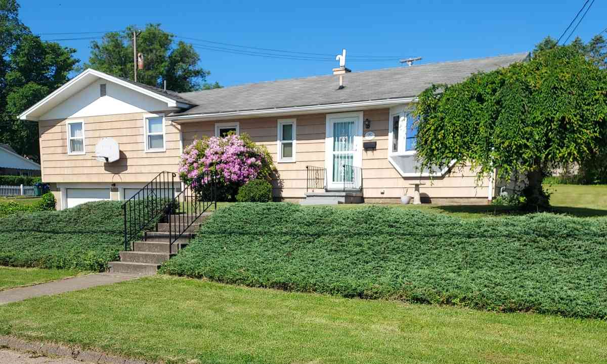 Home For Sale - Oil City, Pennsylvania - FleaMarketBay