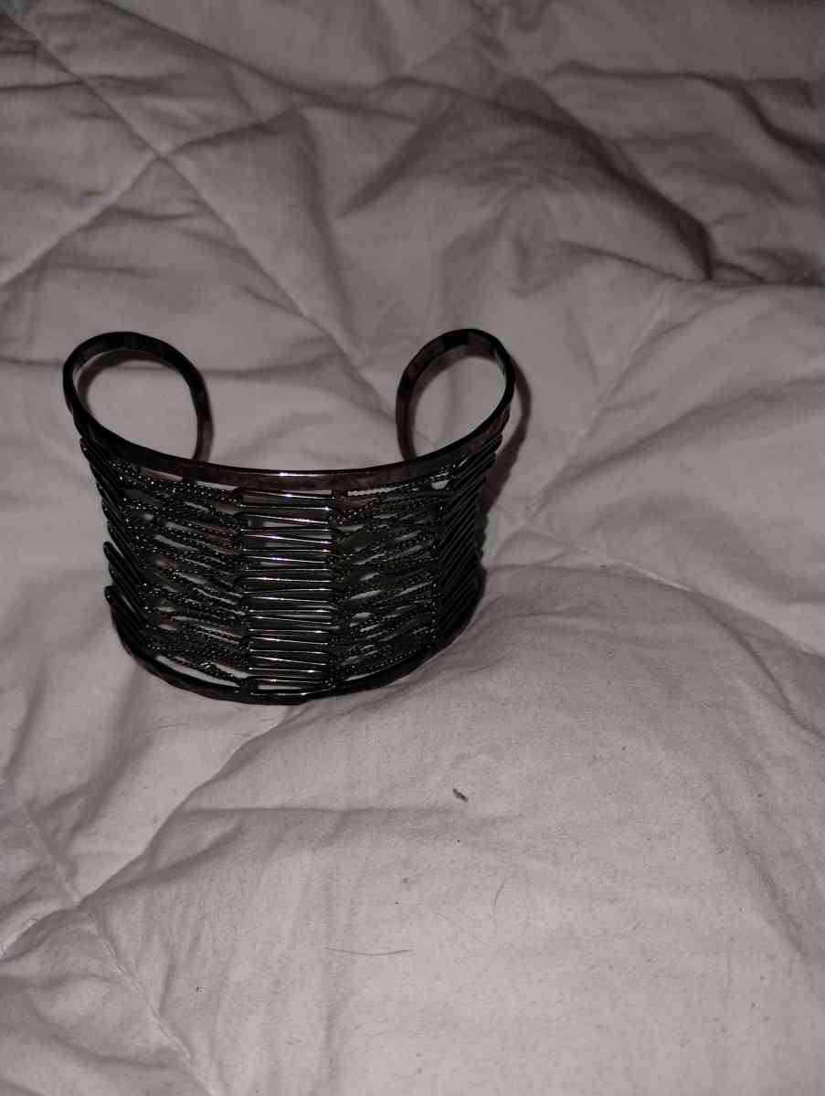 Beautiful cuff bracelet - Kansas City, Missouri - FleaMarketBay