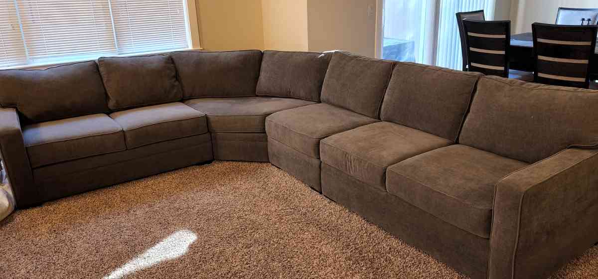large sofa - Southborough, Massachusetts - FleaMarketBay