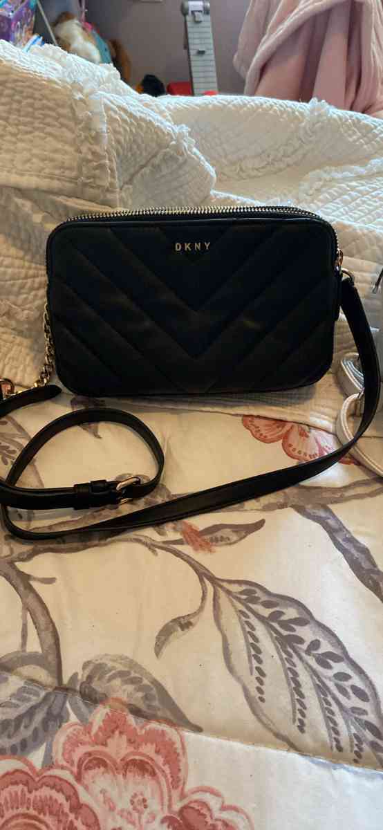 DKNY crossbody bag - Warner Robins, Georgia