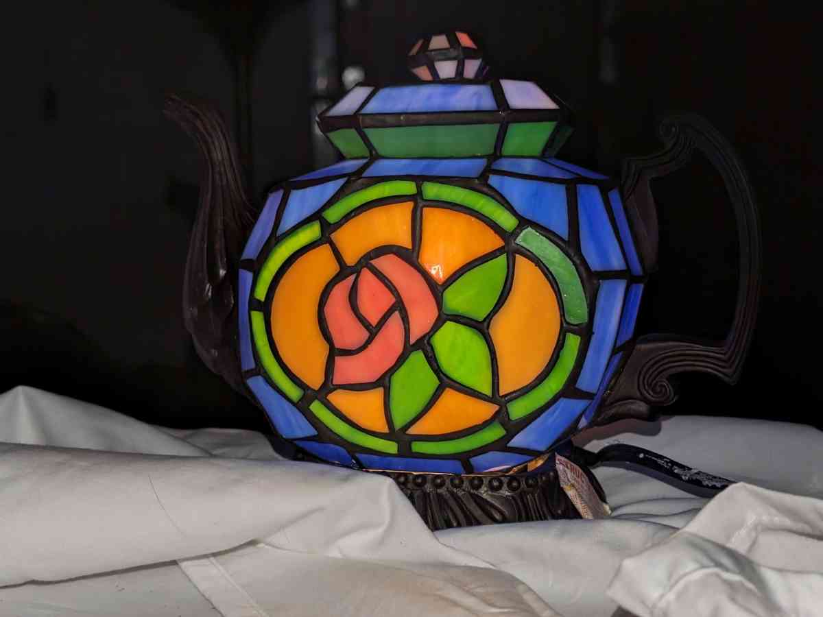 LAMP THAT WORKS FOR ME BASE LIGHTS UP ALSO - Columbia, Alabama - FleaMarketBay