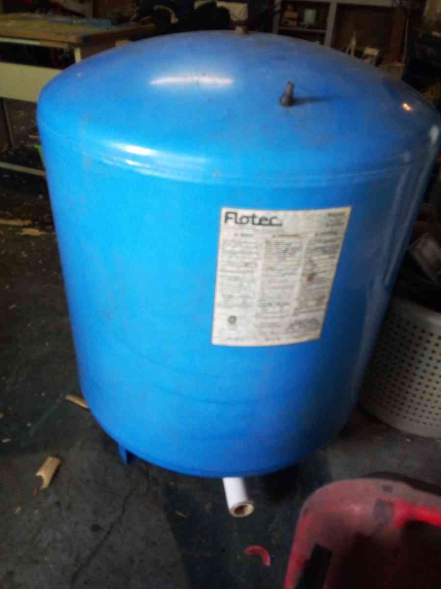 water pressure tank - Chiefland, Florida - FleaMarketBay
