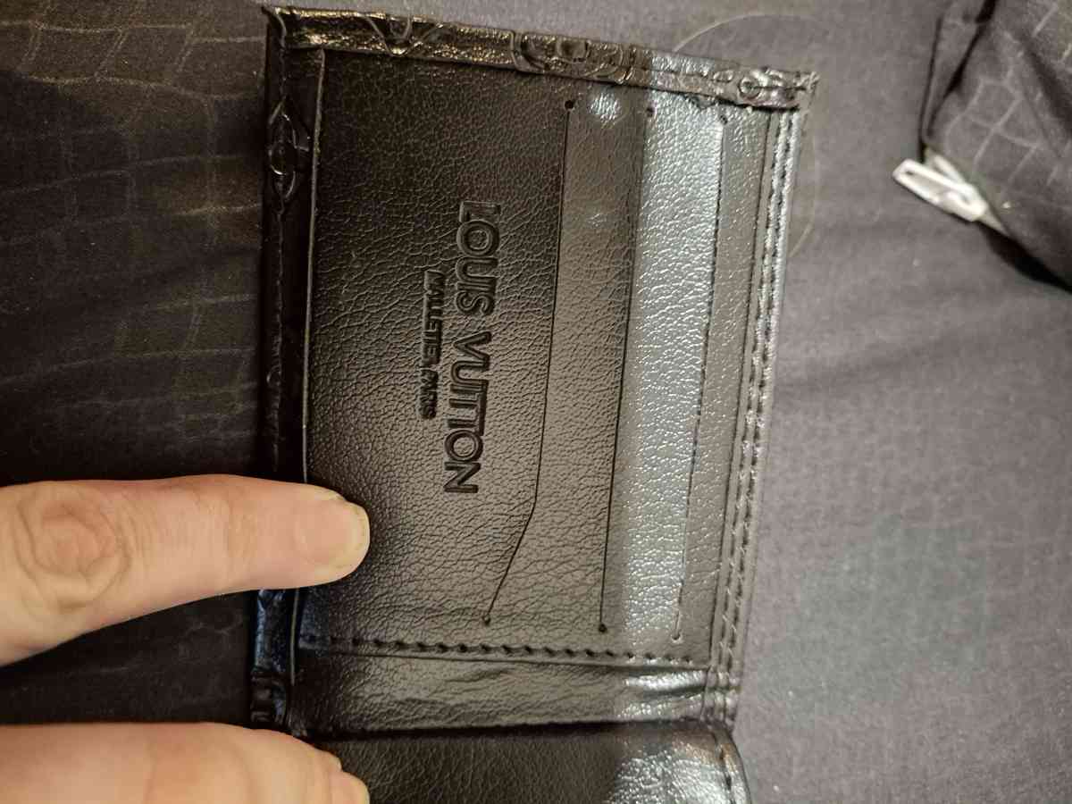 nice mens LV wallet - Austin, Texas - FleaMarketBay