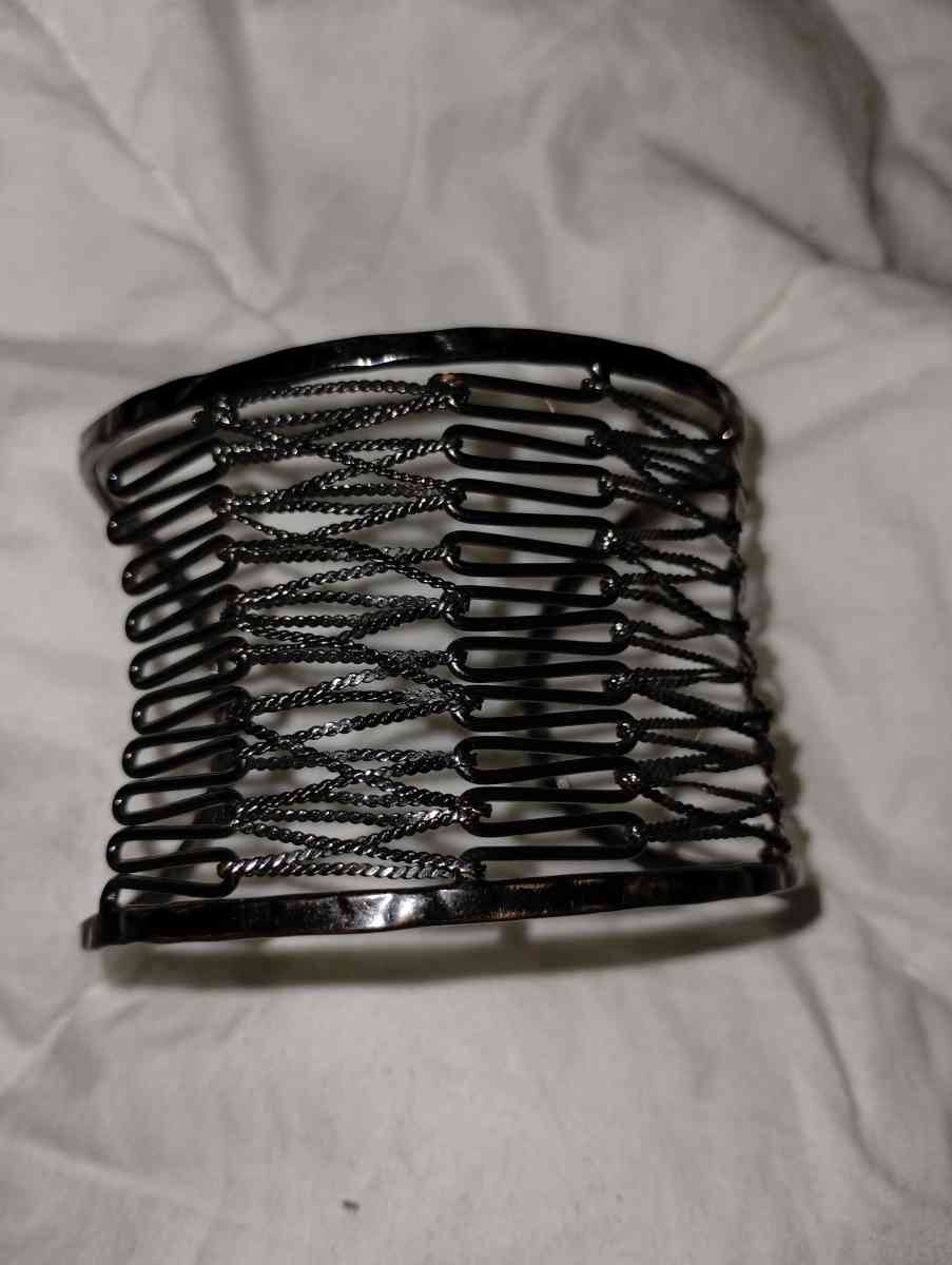 Beautiful cuff bracelet - Kansas City, Missouri - FleaMarketBay