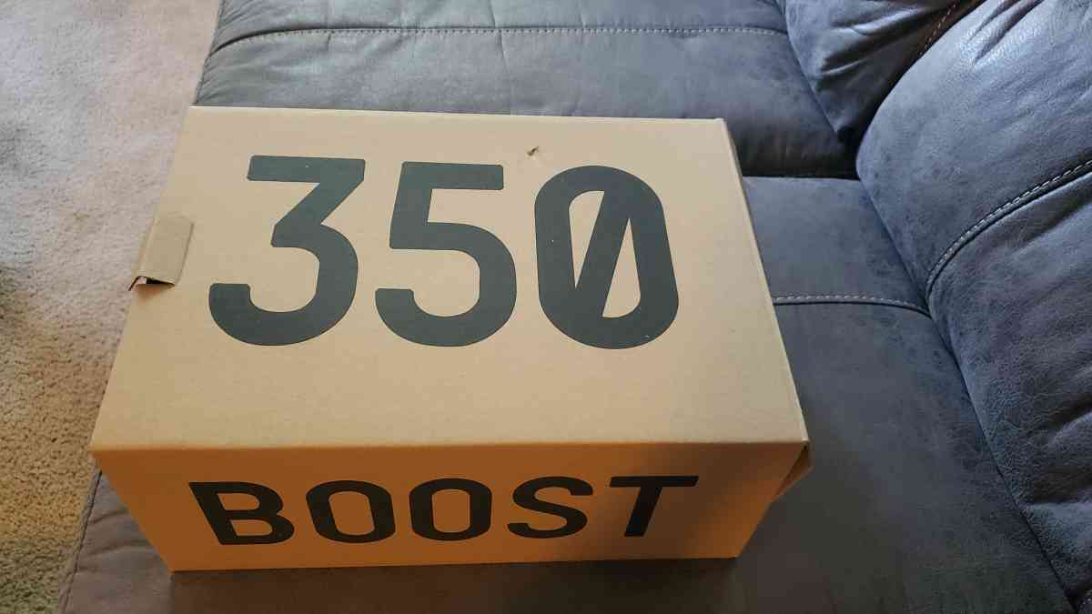 Kids Yeezys  JOLIET PICKUP - Joliet, Illinois - FleaMarketBay