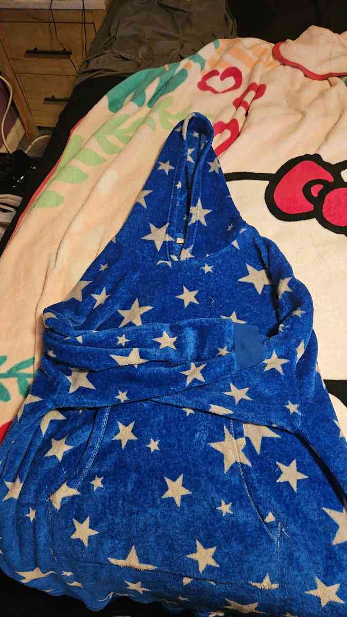 Womens Large Long Sleeved Hoodie Blanket