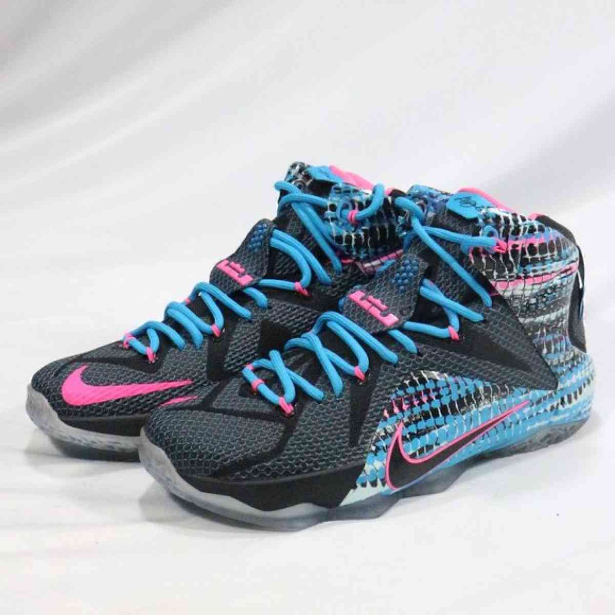 Nike LeBron Chromosomes - Pittsburgh, Pennsylvania