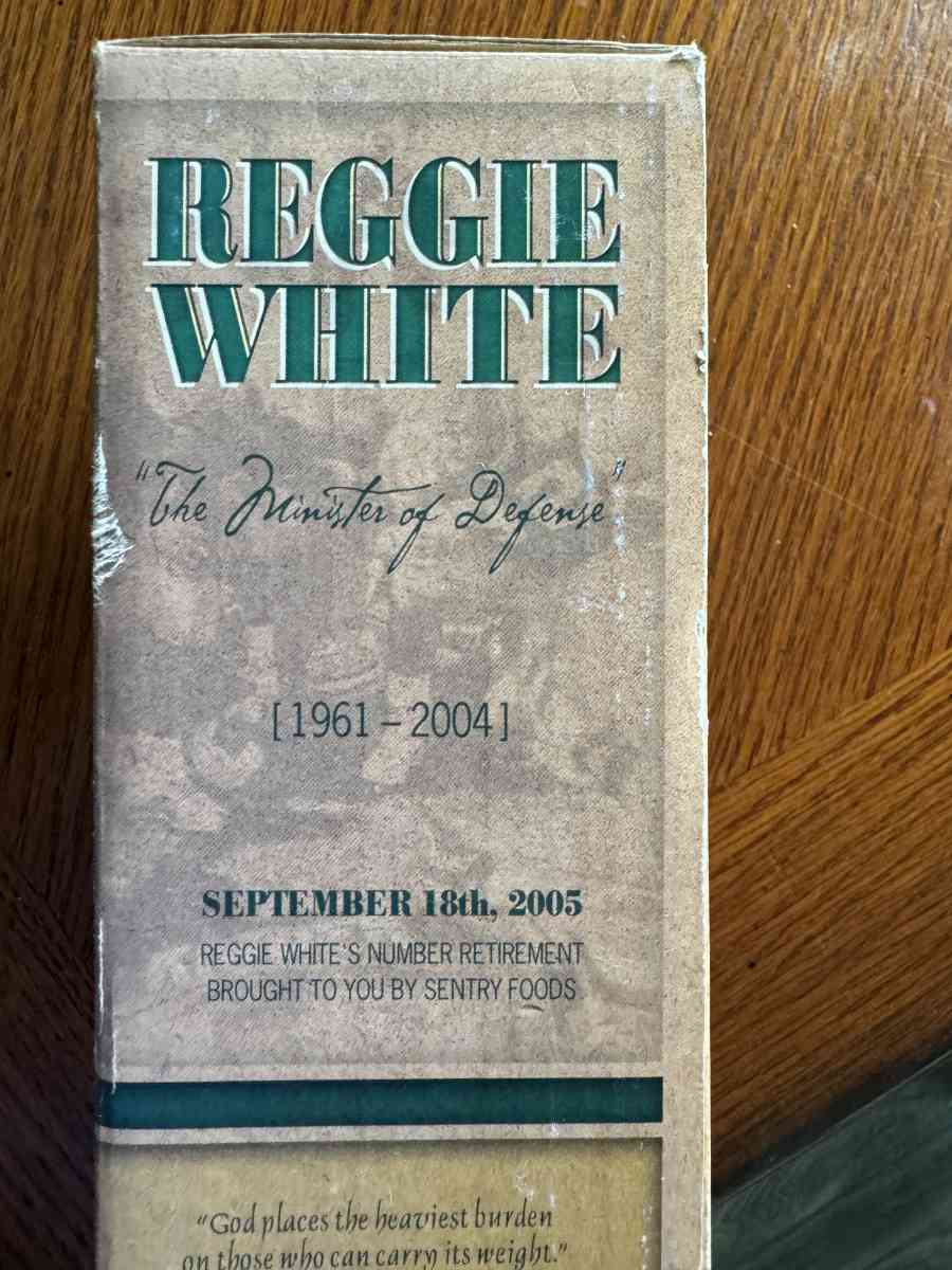 REGGIE WHITE STATUE - Hibbing, Minnesota - FleaMarketBay
