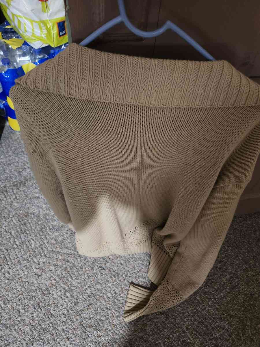 womens white stag brown sweater - Eldorado, Illinois - FleaMarketBay