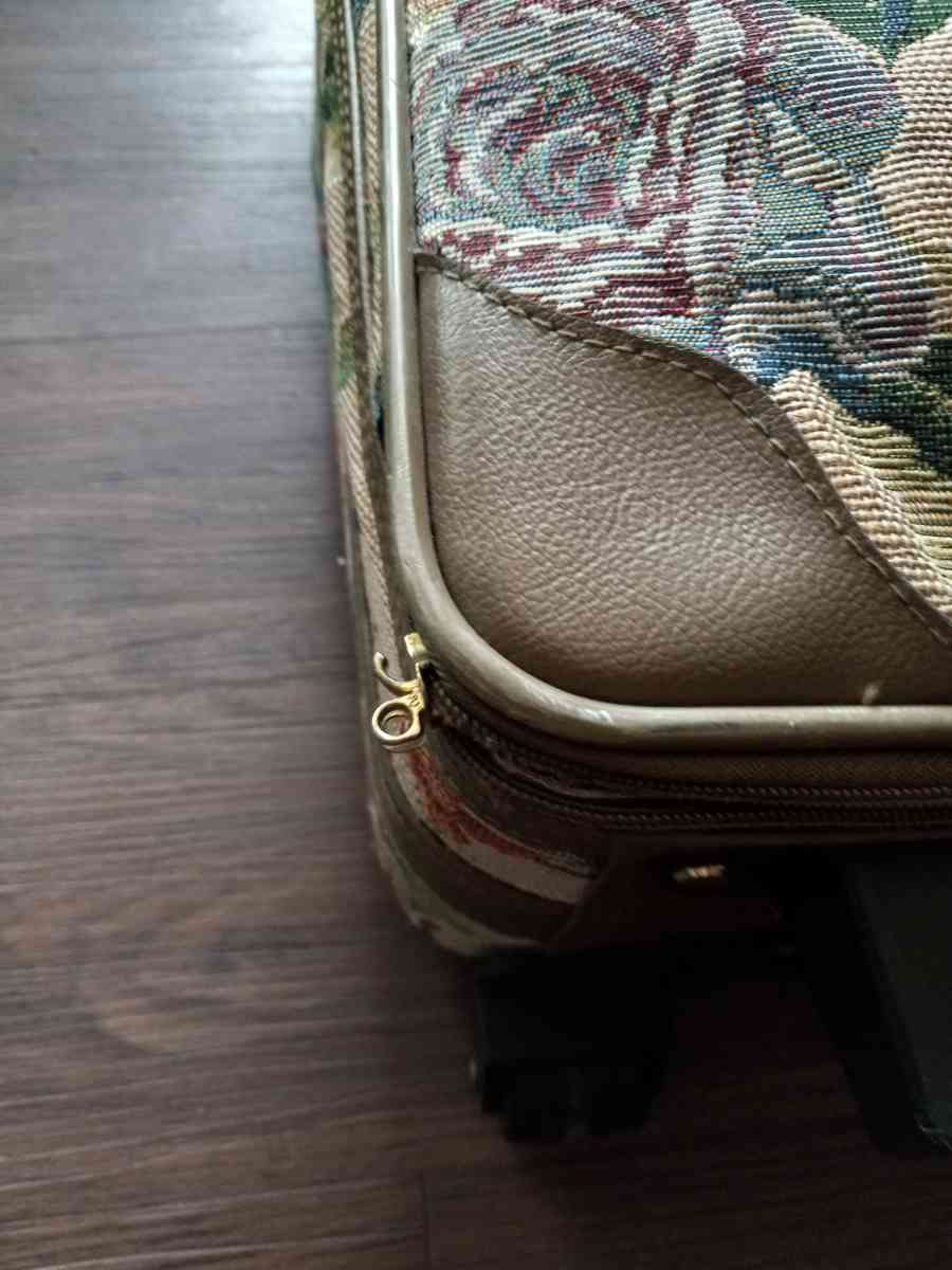 3 PC Luggage set - Morrisville, North Carolina - FleaMarketBay