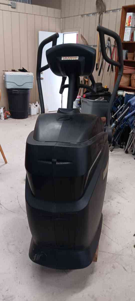 q35 octane fitness treadmill - Paige, Texas - FleaMarketBay