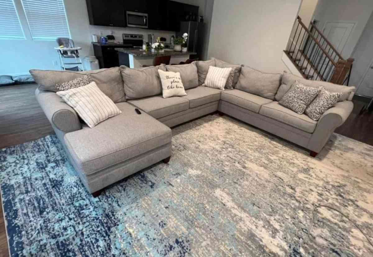 SECTIONAL SOFA - Lancaster, California - FleaMarketBay