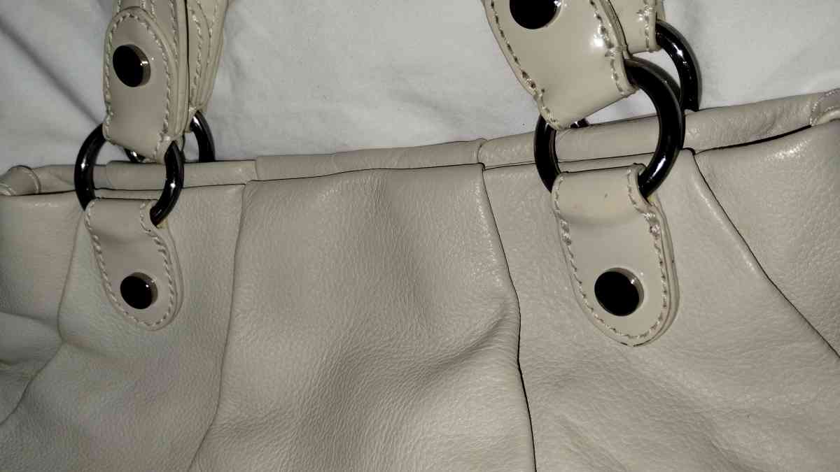 Vera Wang hobo - Platte City, Missouri - FleaMarketBay