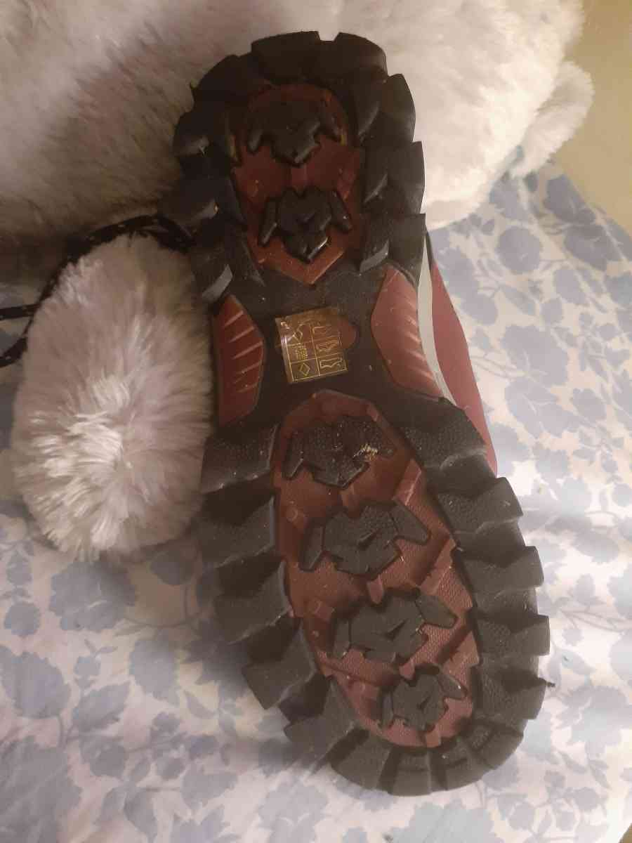 womens hiking boots - Newport, Tennessee - FleaMarketBay