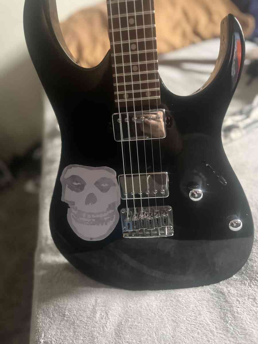 2 guitars for sale price reduced - Louisville, Kentucky - FleaMarketBay