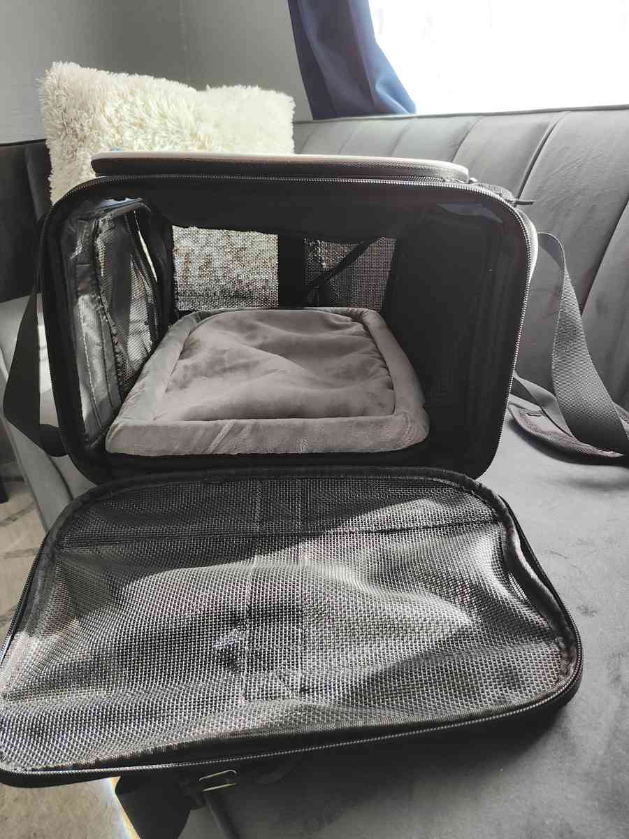 Petskd Top Expandable Pet Carrier Pickup by buyer or deliver - Fort Lauderdale, Florida - FleaMarketBay