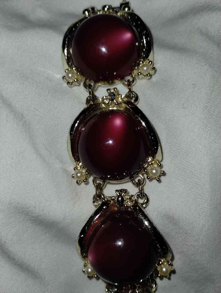 gorgeous red stone and gold bracelet - Kansas City, Missouri - FleaMarketBay