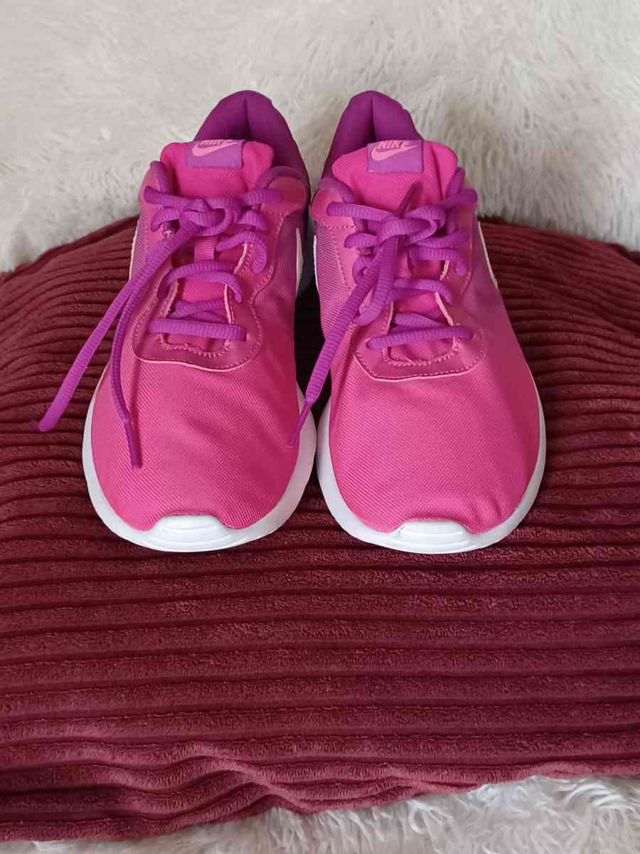 NIKE TANJUN - Horn Lake, Mississippi - FleaMarketBay