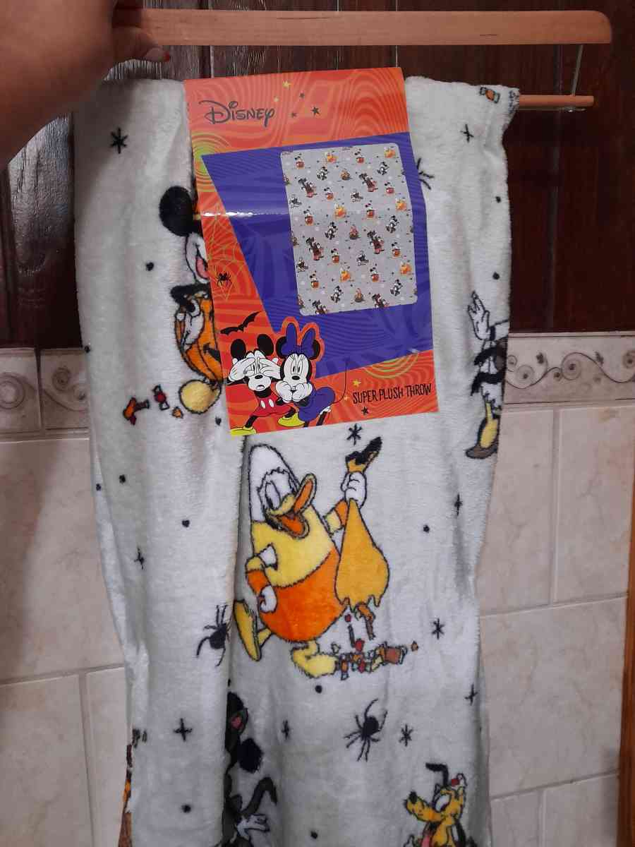 mickey vintage throw blanket - Fort Lauderdale, Florida
