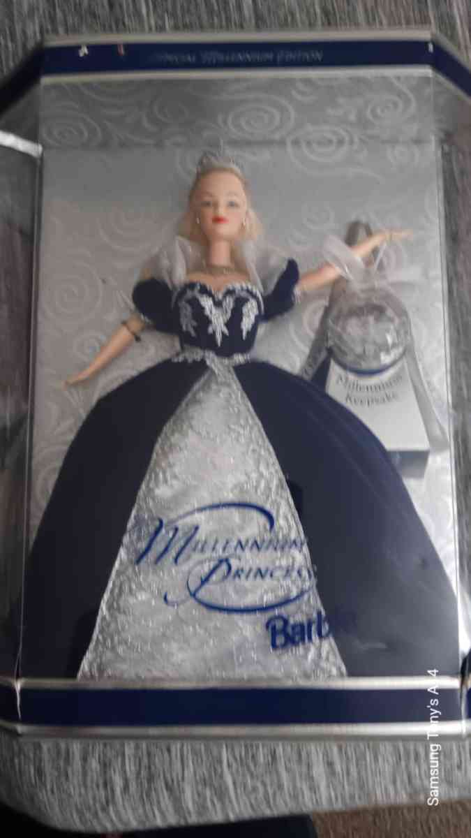 Happy holidays Vintage BARBIE SET have 43 more - Glendale, Arizona - FleaMarketBay