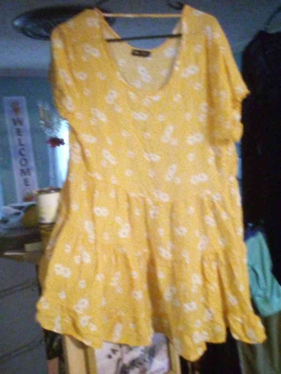 2 velvet dresses size small yellow cotton dress size large - Limerick, Maine - FleaMarketBay