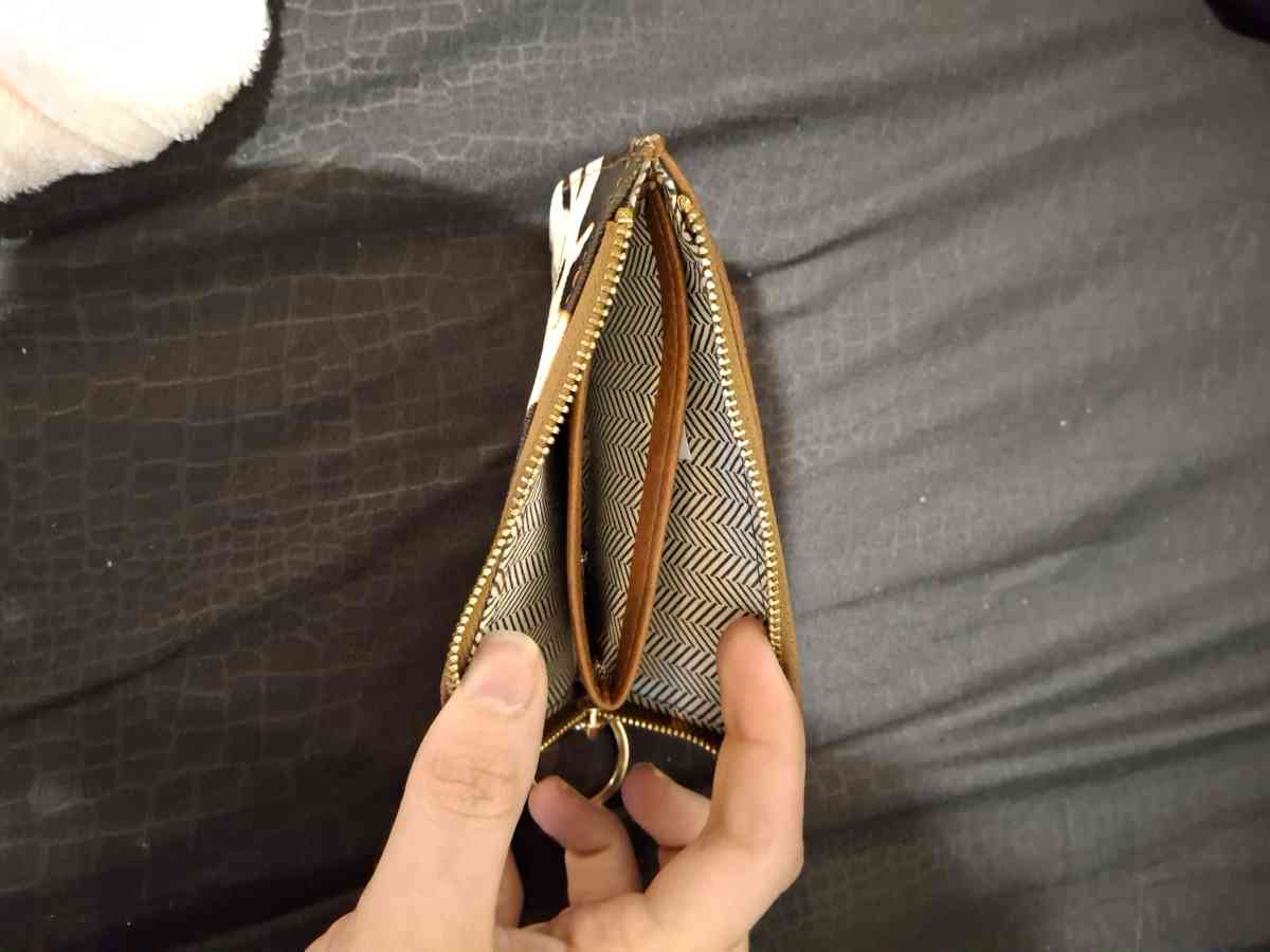 very cute womens wallet - Austin, Texas - FleaMarketBay