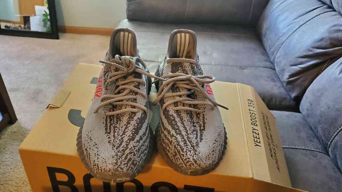 Kids Yeezys  JOLIET PICKUP - Joliet, Illinois - FleaMarketBay