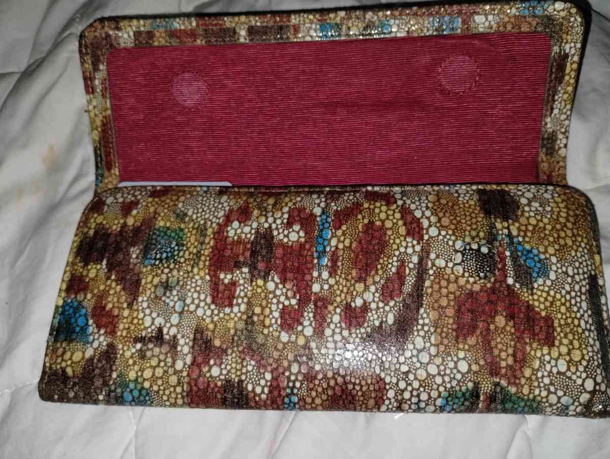 Authentic Hobo multicolored wallet with magnetic closure - Platte City, Missouri - FleaMarketBay