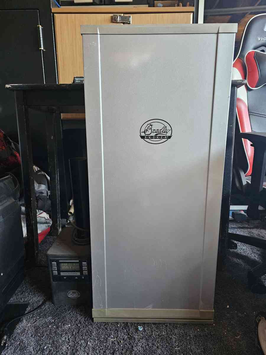 Bradley Smoker - Hollister, California - FleaMarketBay