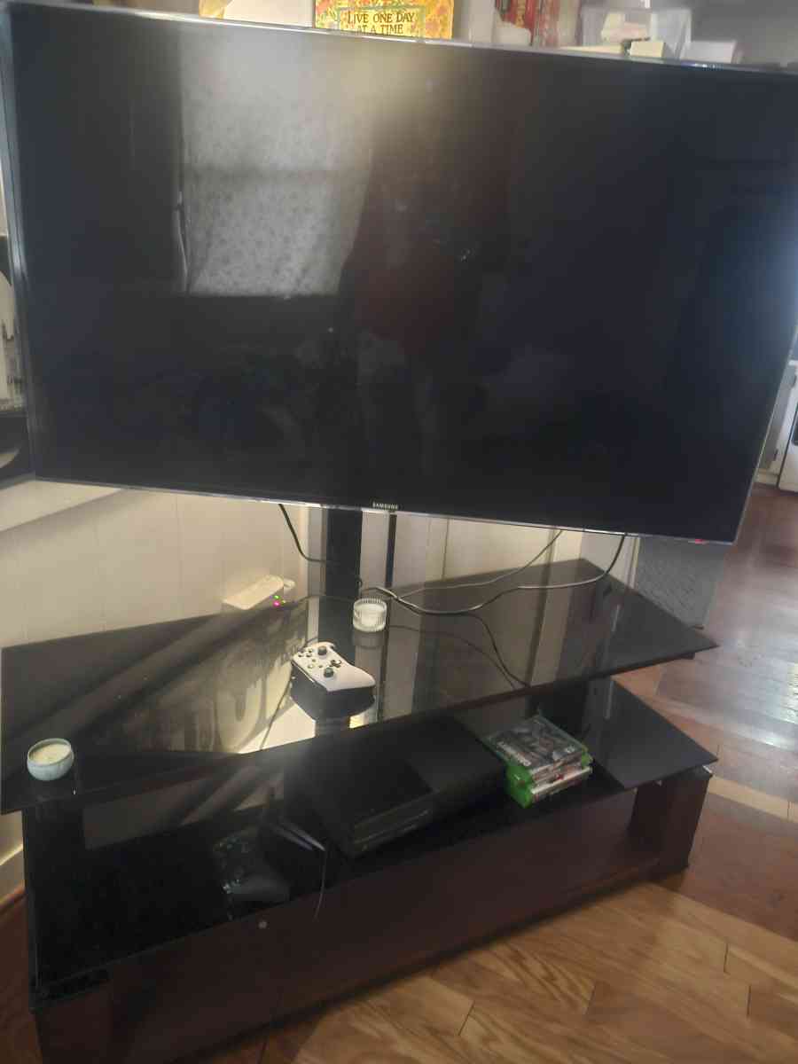 Samsung 50in with Samsung surround sound speaker and PS4 - Richmond, Virginia - FleaMarketBay