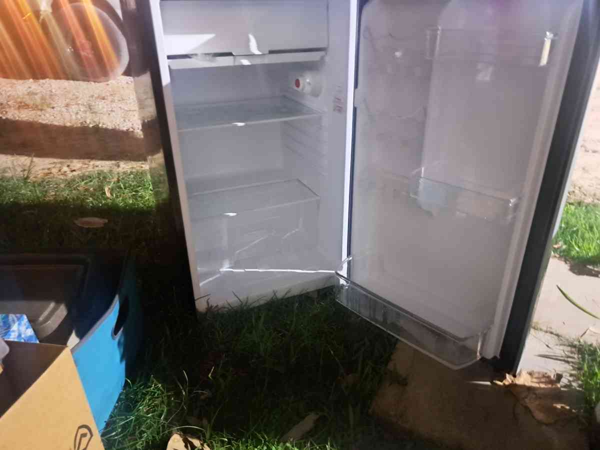 mini fridge  99 dollars or best offer - Conroe, Texas - FleaMarketBay