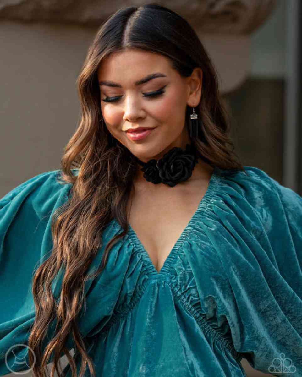 Very Viscountess Black Choker - Hector, Arkansas - FleaMarketBay